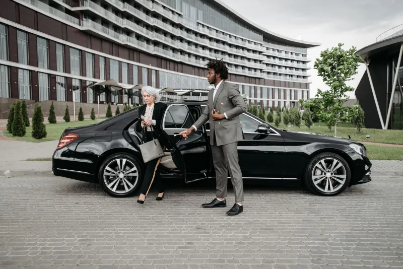 Dressed to Close: How Your Arrival Vehicle Shapes the Psychology of High-Stakes Negotiations